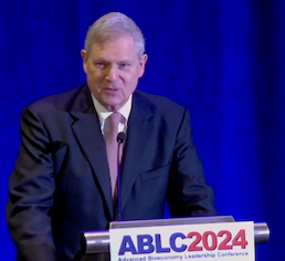 Vilsack accepts Holmberg Award for Lifetime Achievement in the Bioeconomy